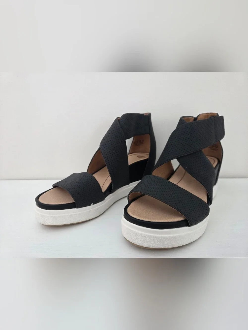 Dr. Scholl's Women's Black Platform Sandals with Crisscross Straps